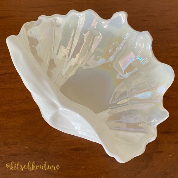 Wedgwood Nautilus Lustre Shell Dish - Picture 2 of 7